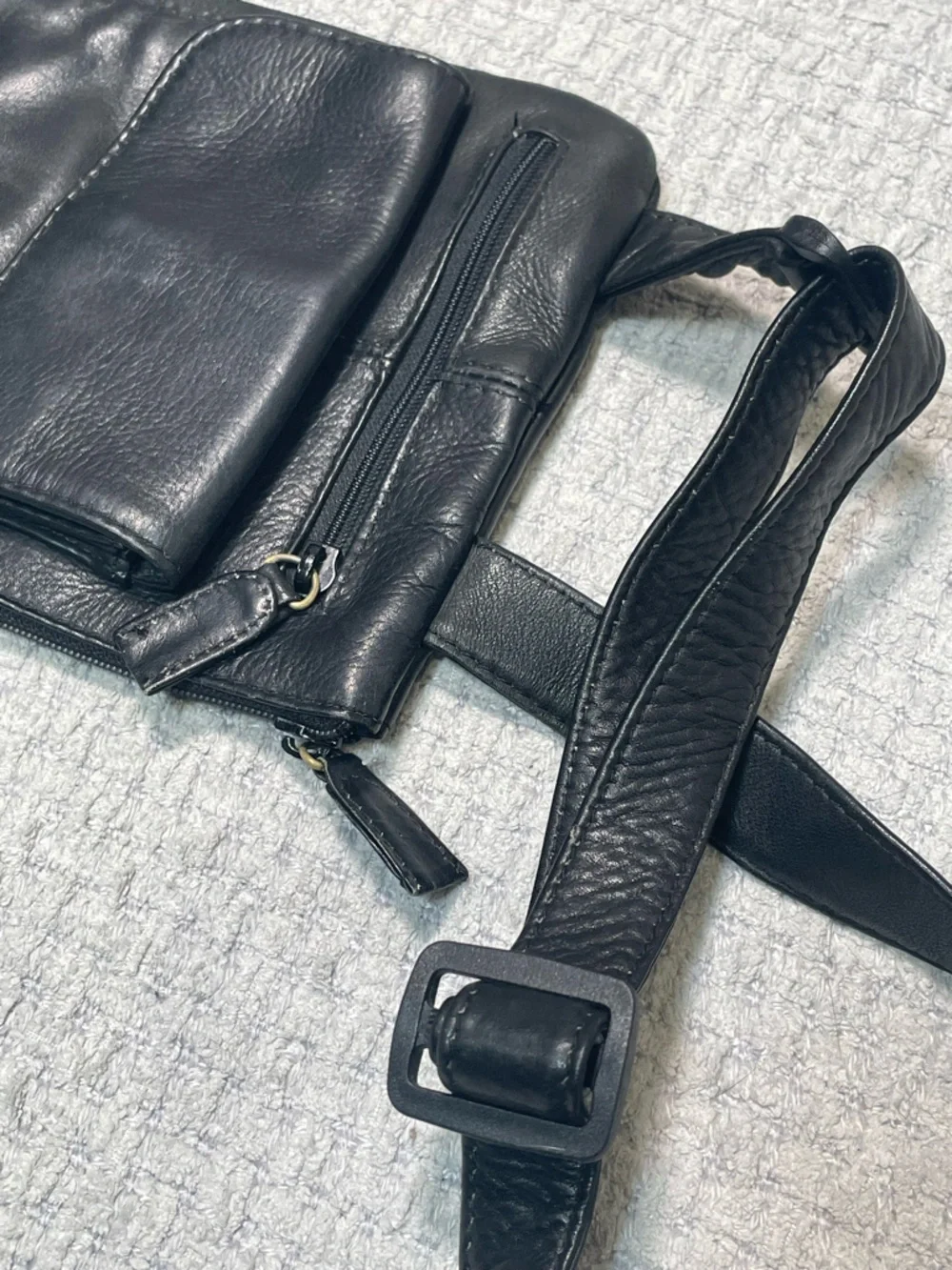 Vintage HOBO International Black Leather Crossbody Travel Bag Purse